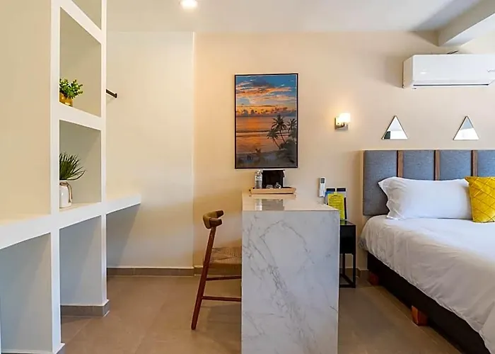 Hotel Colmena Cabos Marina